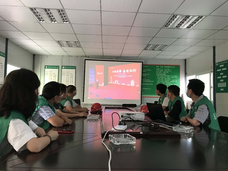 第七工程公司橡树华庭项目部组织观看拼博足球 第七工程公司橡树华庭项目部组织观看拼博足球